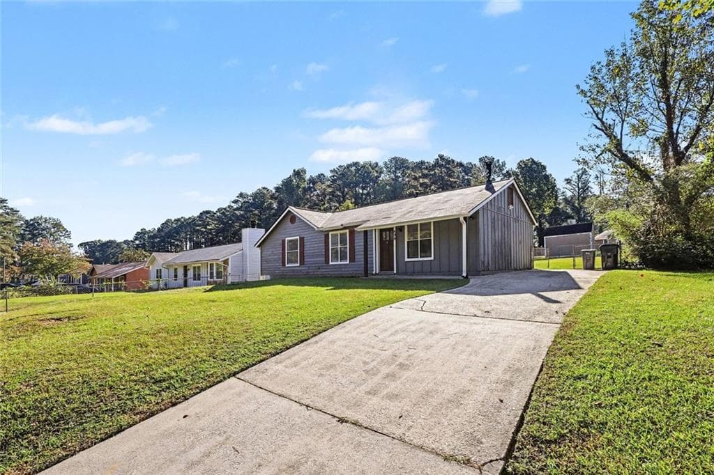 3 bedroom, 2 bathroom, 1,128 sq ft single family residence for sale at 694 Waterview Drive, Riverdale, GA 30274 — photo 2