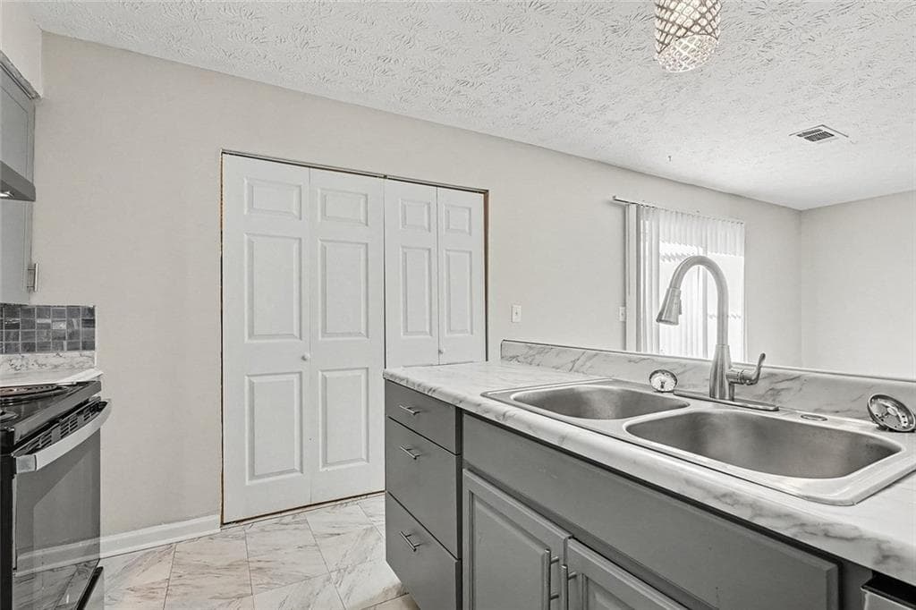 3 bedroom, 2 bathroom, 1,128 sq ft single family residence for sale at 694 Waterview Drive, Riverdale, GA 30274 — photo 7