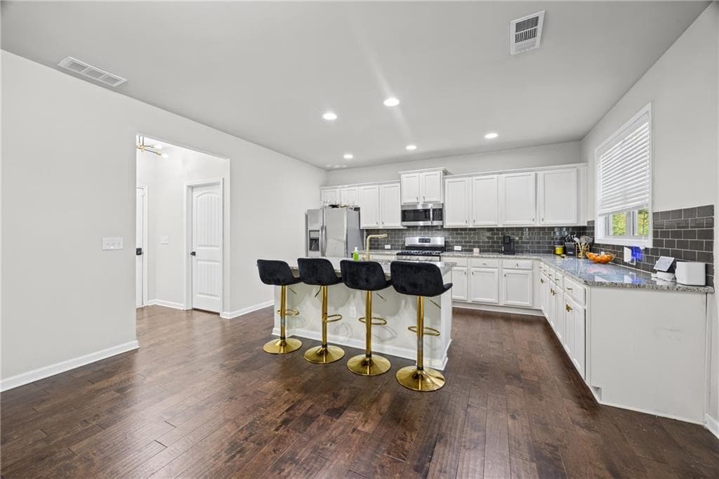 4 bedroom, 3 bathroom, 2,800 sq ft single family residence for sale at 3980 Deer Run Drive, Cumming, GA 30028 — photo 8