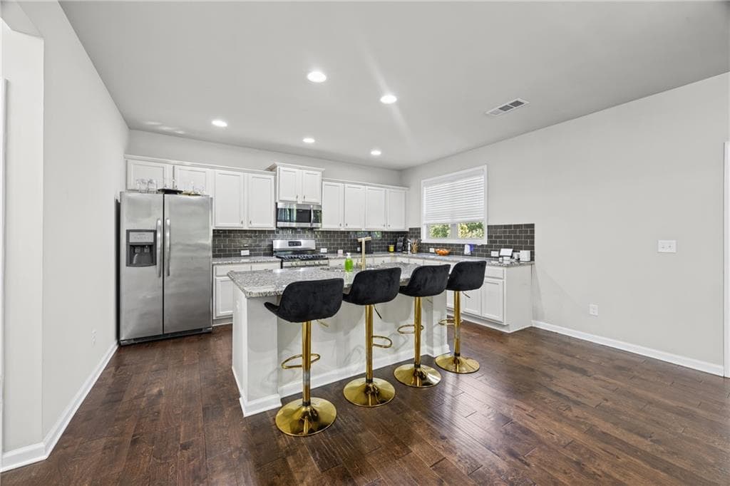 4 bedroom, 3 bathroom, 2,800 sq ft single family residence for sale at 3980 Deer Run Drive, Cumming, GA 30028 — photo 9