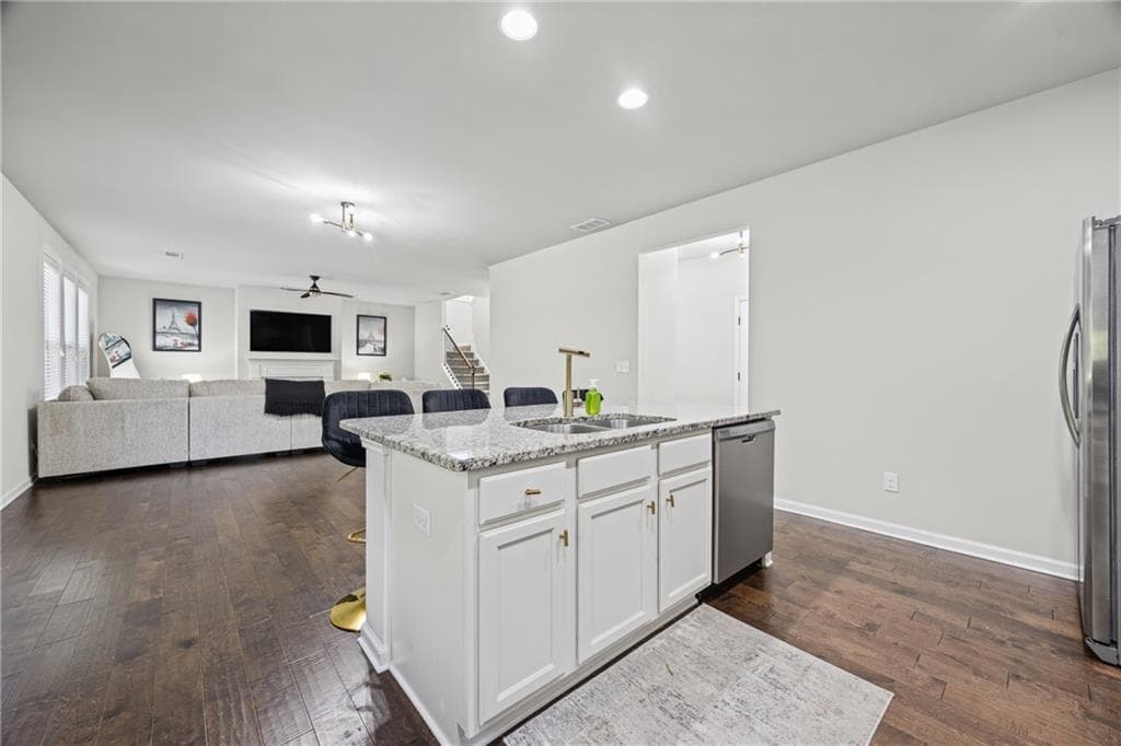 4 bedroom, 3 bathroom, 2,800 sq ft single family residence for sale at 3980 Deer Run Drive, Cumming, GA 30028 — photo 10