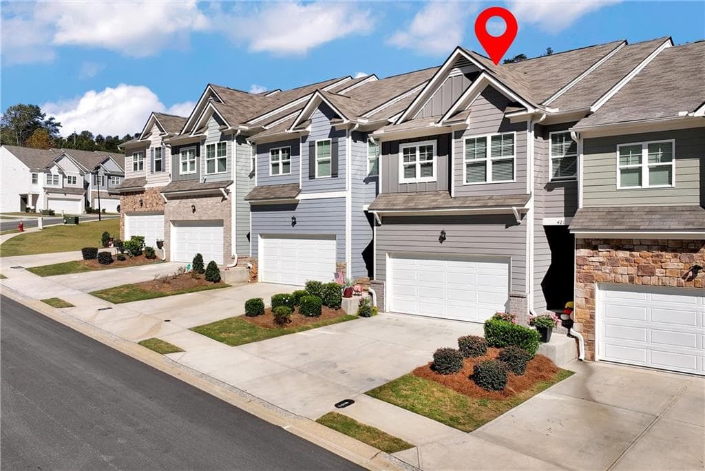 3 bedroom, 3 bathroom, 1,925 sq ft townhouse for sale at 421 Stoneybrook Drive, Dahlonega, GA 30533 — photo 2
