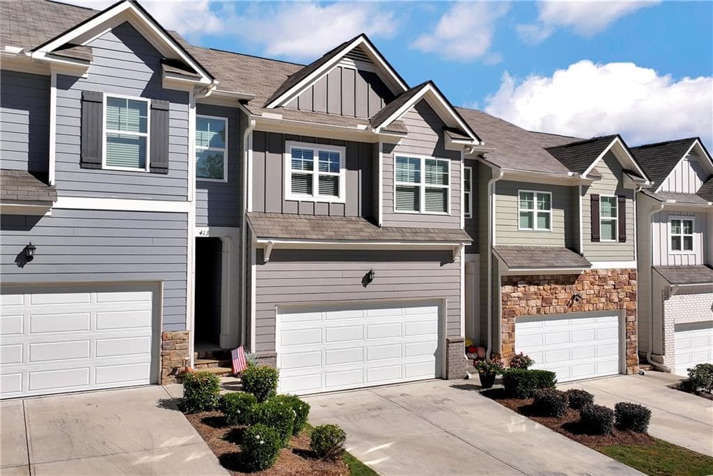 3 bedroom, 3 bathroom, 1,925 sq ft townhouse for sale at 421 Stoneybrook Drive, Dahlonega, GA 30533 — photo 3