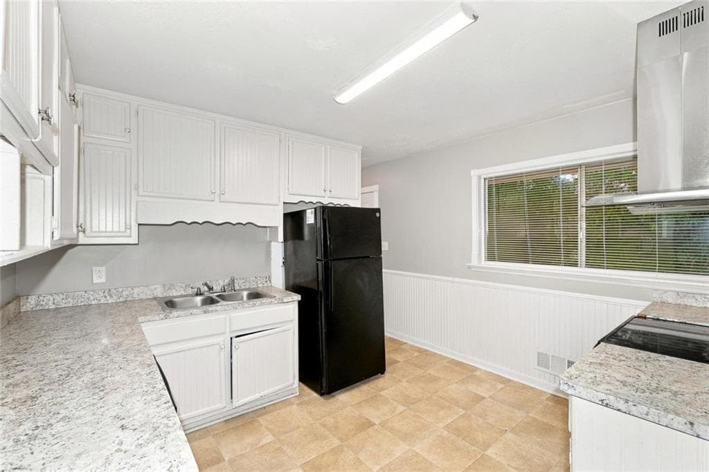 3 bedroom, 2 bathroom, 1,656 sq ft single family residence for sale at 248 Essex Drive, Jonesboro, GA 30238 — photo 4
