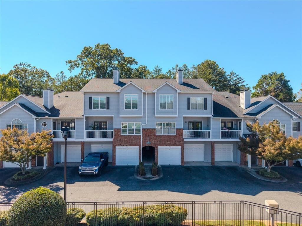 2 bedroom, 3 bathroom, 1,620 sq ft condominium for sale at 107 Vinings Forest Circle, Smyrna, GA 30080
