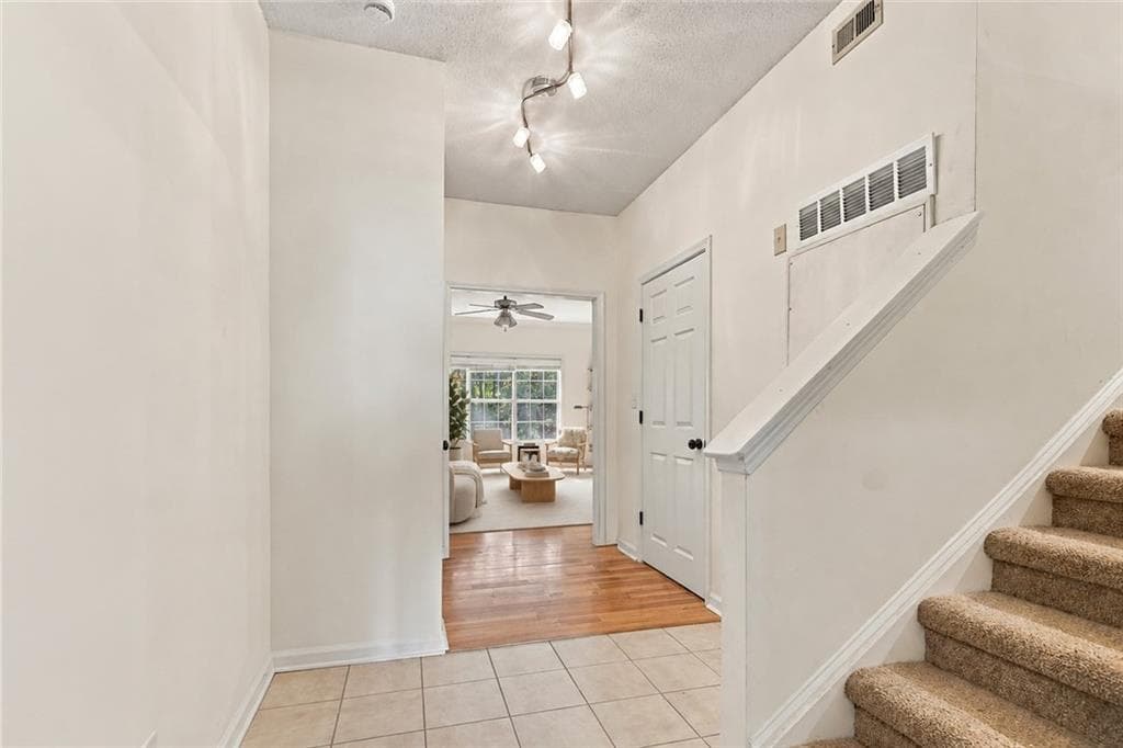 2 bedroom, 3 bathroom, 1,620 sq ft condominium for sale at 107 Vinings Forest Circle, Smyrna, GA 30080 — photo 3