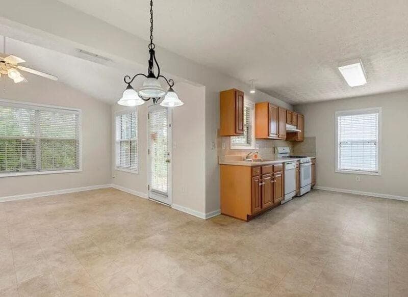 4 bedroom, 3 bathroom, 2,154 sq ft single family residence for rent at 4450 Bradstone Trace, Lilburn, GA 30047 for $2,599 a month — photo 8