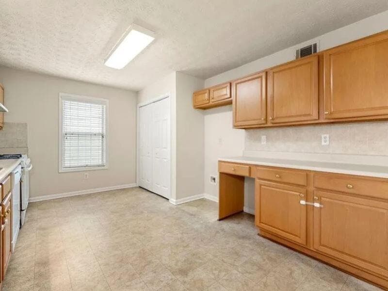4 bedroom, 3 bathroom, 2,154 sq ft single family residence for rent at 4450 Bradstone Trace, Lilburn, GA 30047 for $2,599 a month — photo 9