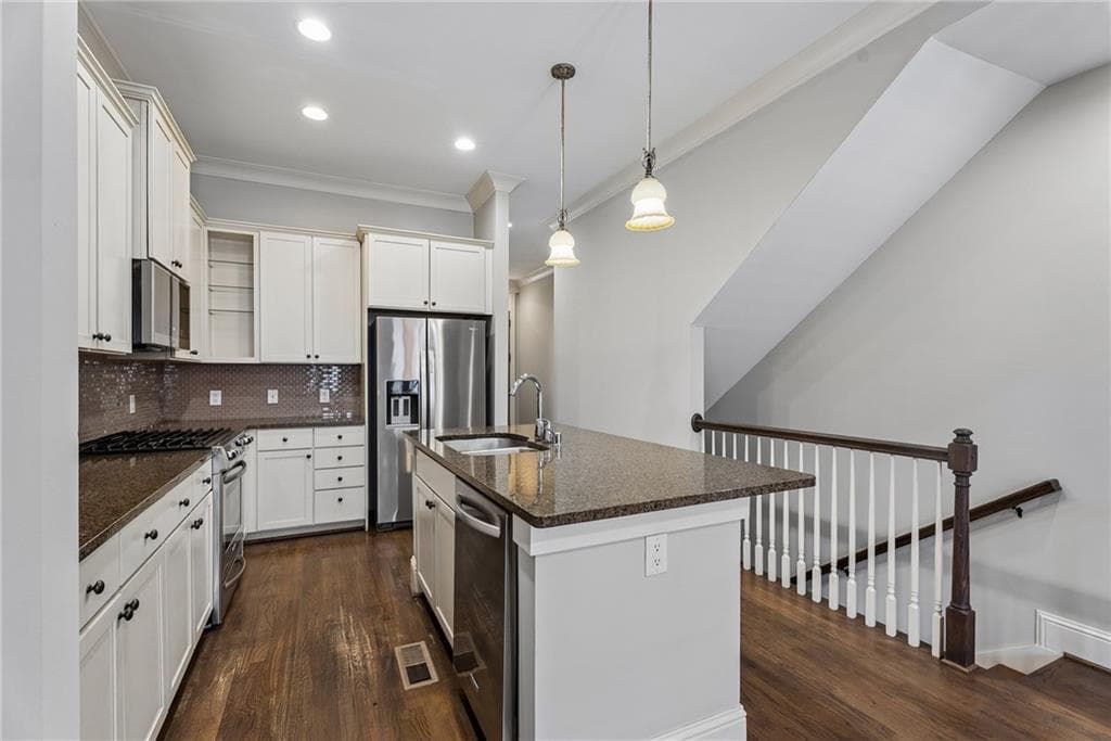 2 bedroom, 3 bathroom, 1,390 sq ft townhouse for rent at 4648 Magnolia Commons, Dunwoody, GA 30338 for $3,100 a month — photo 8