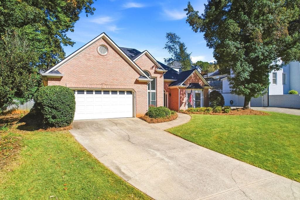 3 bedroom, 2 bathroom, 2,311 sq ft single family residence under contract at 1028 Legacy Walk, Woodstock, GA 30189 — photo 2