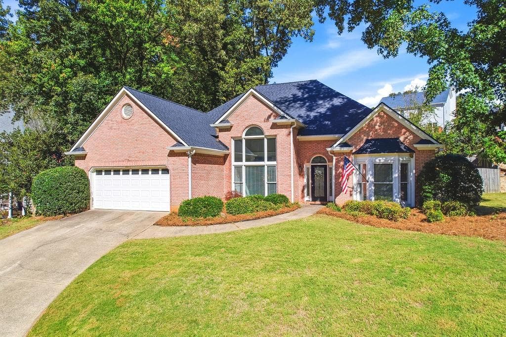 3 bedroom, 2 bathroom, 2,311 sq ft single family residence under contract at 1028 Legacy Walk, Woodstock, GA 30189 — photo 3