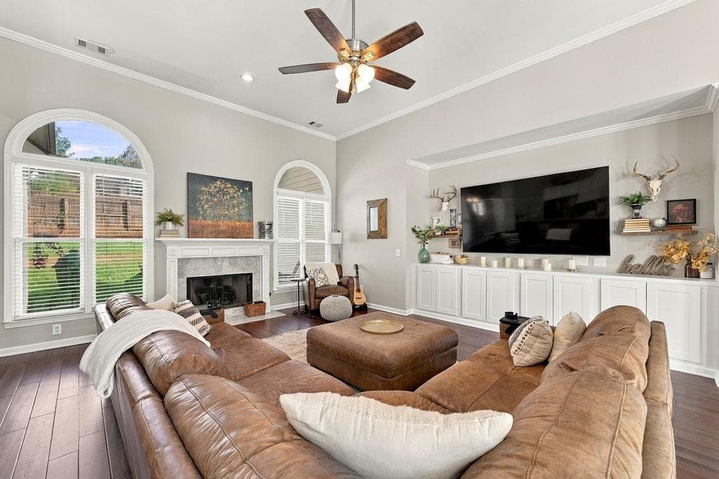 3 bedroom, 2 bathroom, 2,311 sq ft single family residence under contract at 1028 Legacy Walk, Woodstock, GA 30189 — photo 10