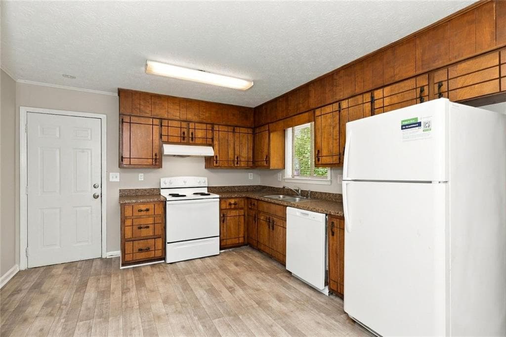 3 bedroom, 3 bathroom, 1,513 sq ft single family residence for sale at 2472 Hartford Drive, Ellenwood, GA 30294 — photo 4