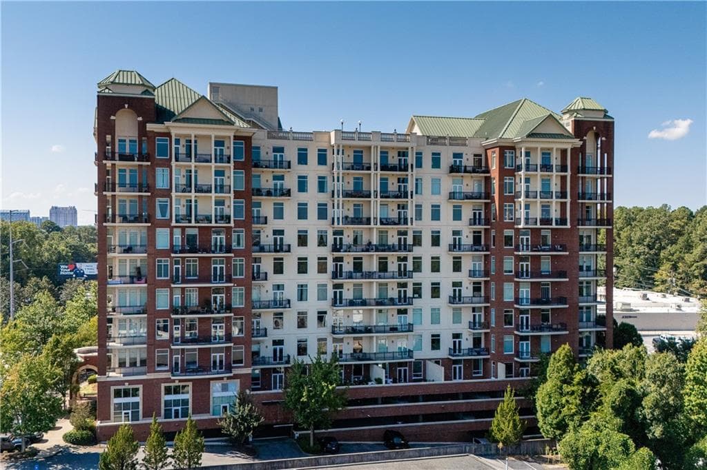 1 bedroom, 1 bathroom, 1,215 sq ft condominium for sale at 3820 Roswell Road, Atlanta, GA 30342 — photo 2