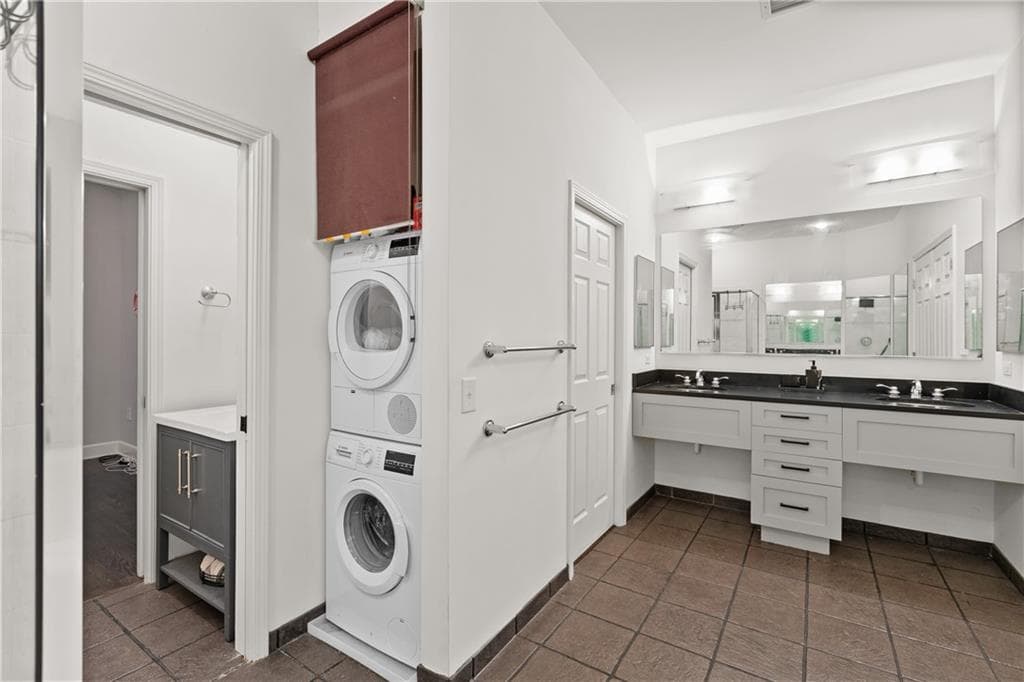 1 bedroom, 1 bathroom, 1,215 sq ft condominium for sale at 3820 Roswell Road, Atlanta, GA 30342 — photo 10