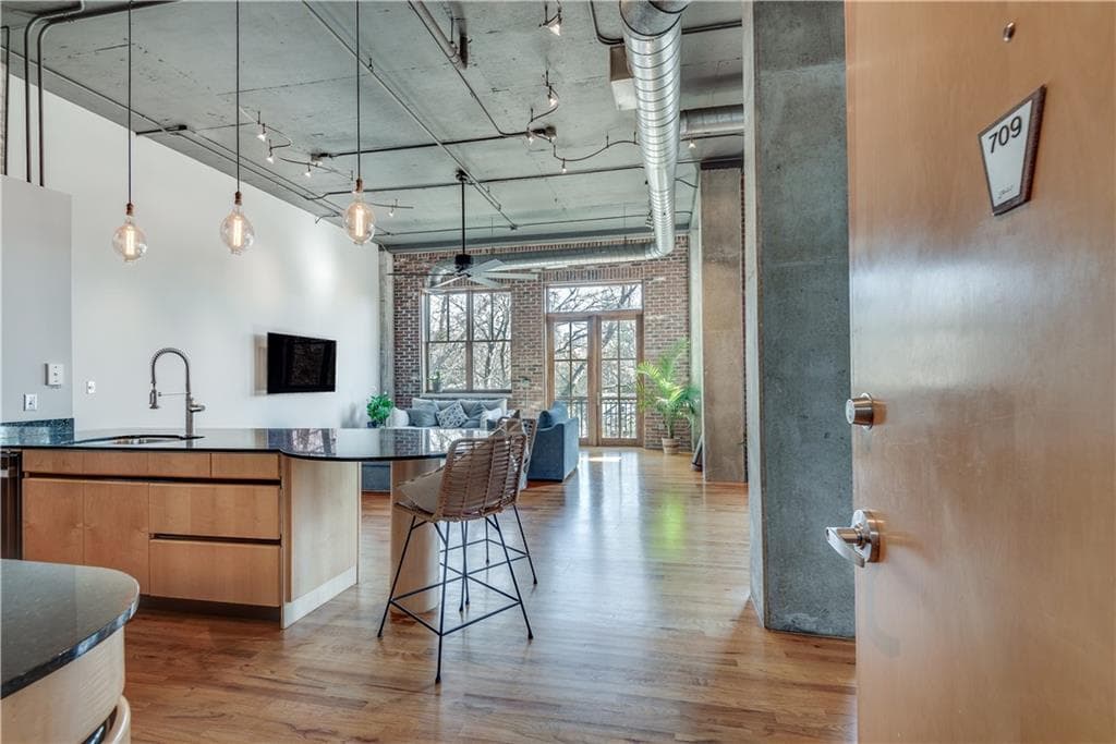 1 bedroom, 2 bathroom, 1,230 sq ft condominium for rent at 3235 Roswell Road 709, Atlanta, GA 30305 for $3,500 a month — photo 4
