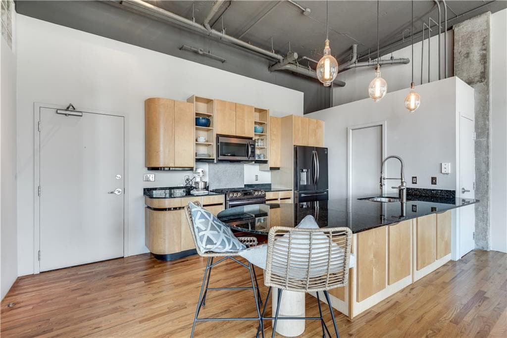 1 bedroom, 2 bathroom, 1,230 sq ft condominium for rent at 3235 Roswell Road 709, Atlanta, GA 30305 for $3,500 a month — photo 6