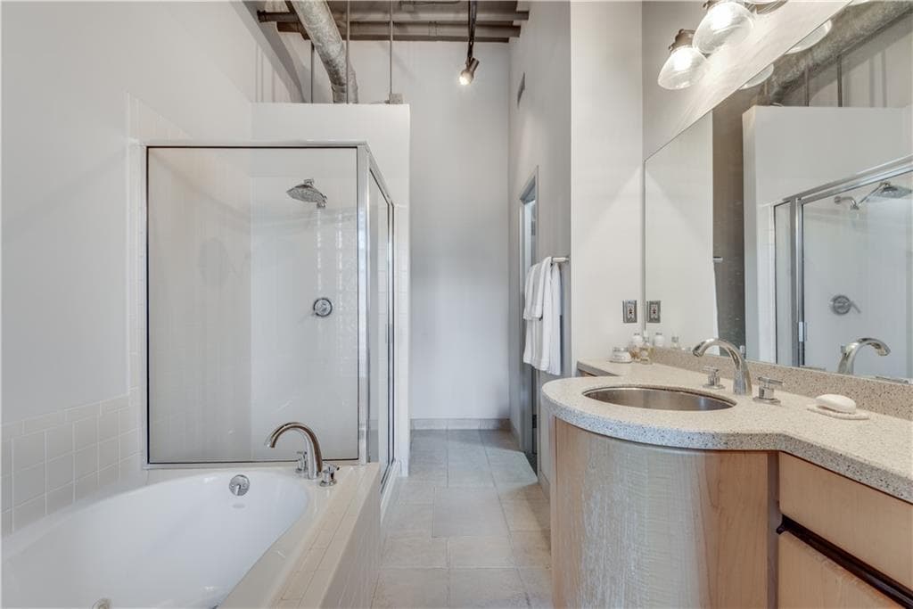 1 bedroom, 2 bathroom, 1,230 sq ft condominium for rent at 3235 Roswell Road 709, Atlanta, GA 30305 for $3,500 a month — photo 10