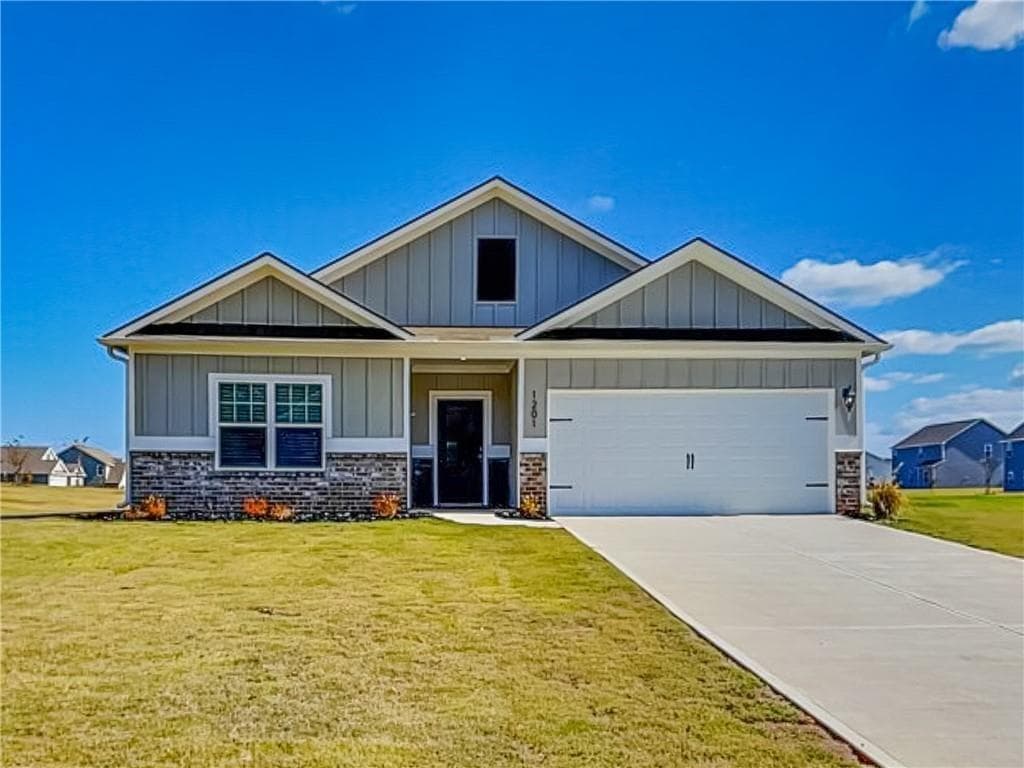 3 bedroom, 2 bathroom, 2,226 sq ft single family residence for rent at 1201 Fendt Drive, Locust Grove, GA 30248 for $1,975 a month — photo 2