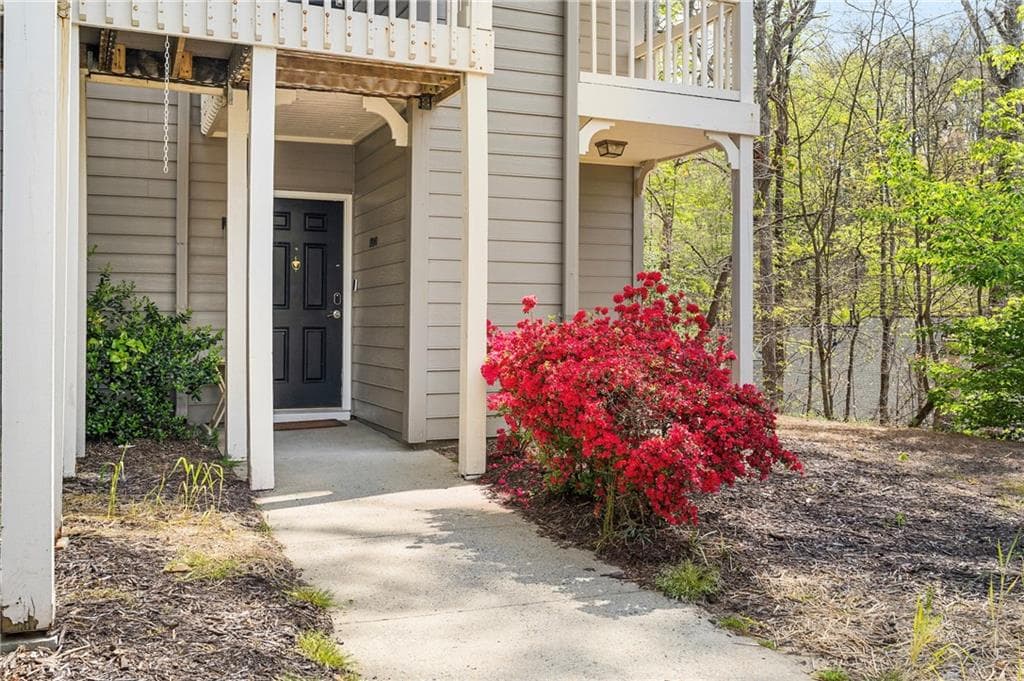2 bedroom, 2 bathroom, 1,333 sq ft condominium for rent at 1100 Camden Court, Sandy Springs, GA 30327 for $2,500 a month — photo 1 of 30