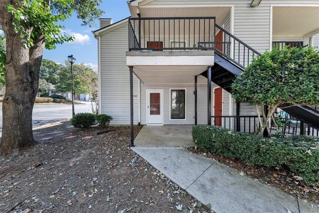 2 bedroom, 2 bathroom, 912 sq ft condominium for sale at 732 Windchase Lane, Stone Mountain, GA 30083