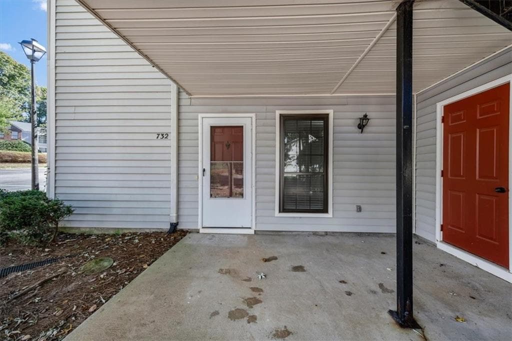 2 bedroom, 2 bathroom, 912 sq ft condominium for sale at 732 Windchase Lane, Stone Mountain, GA 30083 — photo 2