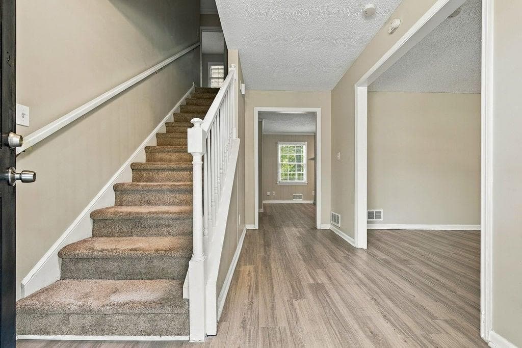 3 bedroom, 3 bathroom, 1,900 sq ft single family residence for sale at 211 Pioneer Trail, Marietta, GA 30068 — photo 2