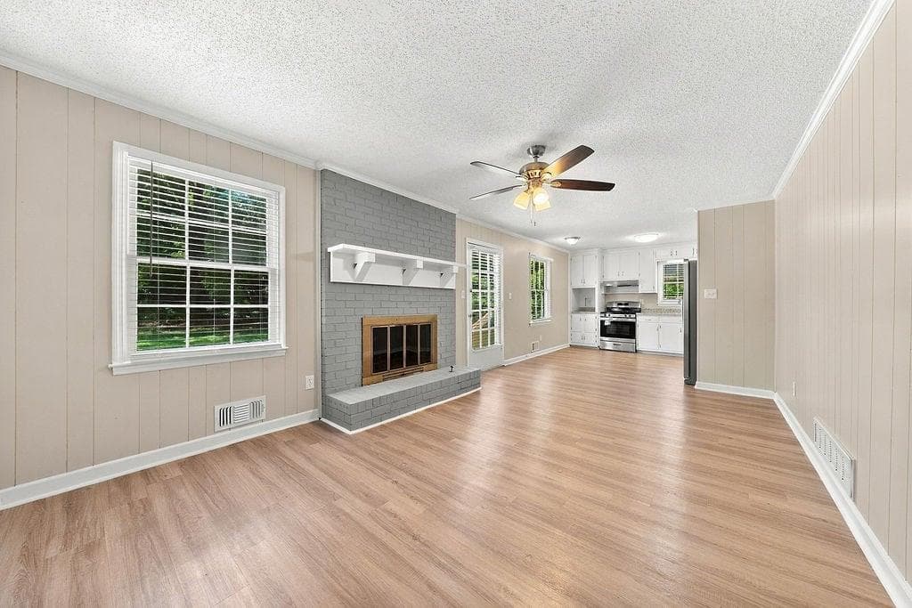 3 bedroom, 3 bathroom, 1,900 sq ft single family residence for sale at 211 Pioneer Trail, Marietta, GA 30068 — photo 6