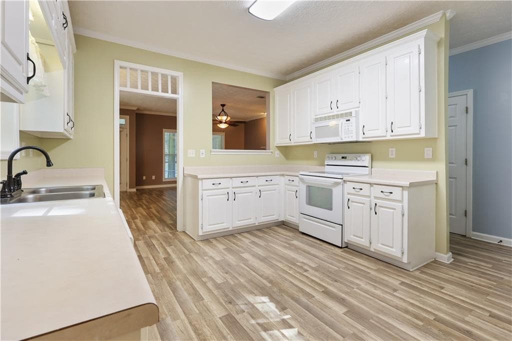 3 bedroom, 3 bathroom, 2,519 sq ft single family residence for sale at 129 Avalon Drive, Mcdonough, GA 30252 — photo 8