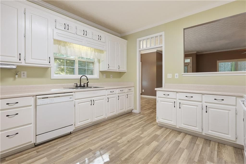 3 bedroom, 3 bathroom, 2,519 sq ft single family residence for sale at 129 Avalon Drive, Mcdonough, GA 30252 — photo 9