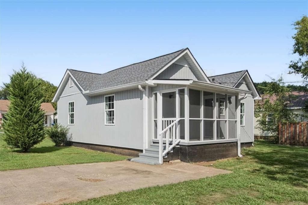 2 bedroom, 2 bathroom, 1,023 sq ft single family residence for sale at 6 E 3rd Street, Aragon, GA 30104