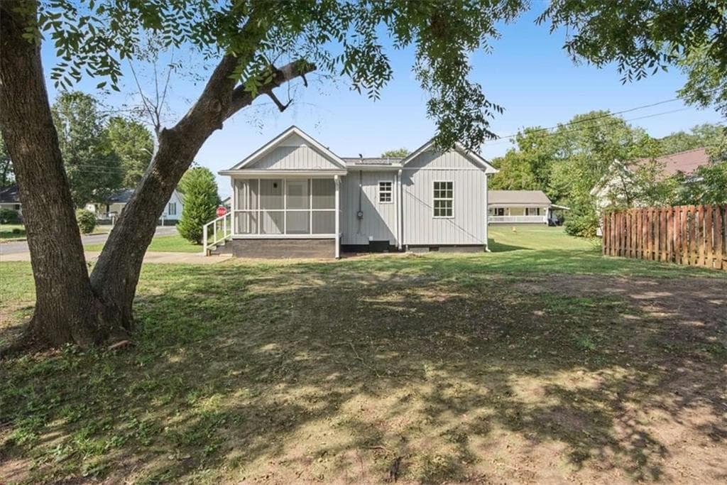 2 bedroom, 2 bathroom, 1,023 sq ft single family residence for sale at 6 E 3rd Street, Aragon, GA 30104 — photo 2