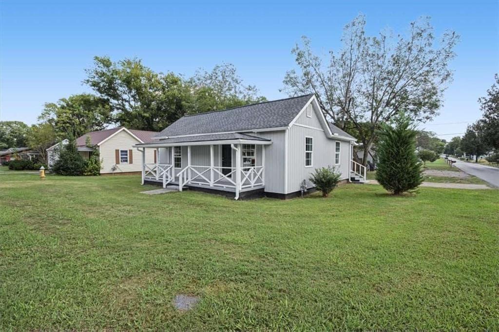 2 bedroom, 2 bathroom, 1,023 sq ft single family residence for sale at 6 E 3rd Street, Aragon, GA 30104 — photo 4
