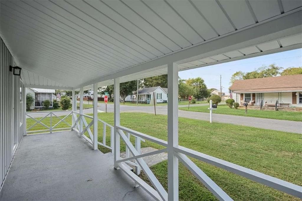 2 bedroom, 2 bathroom, 1,023 sq ft single family residence for sale at 6 E 3rd Street, Aragon, GA 30104 — photo 6