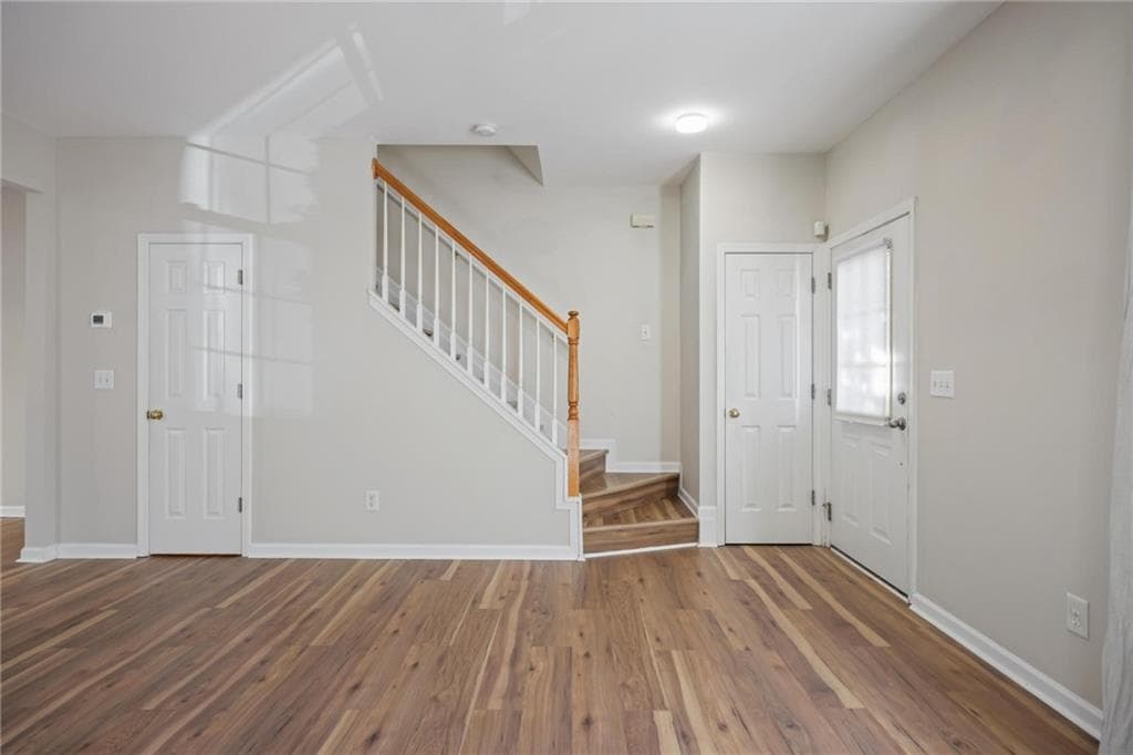 2 bedroom, 3 bathroom, 1,240 sq ft townhouse for sale at 1942 Stancrest Trace, Kennesaw, GA 30152 — photo 2