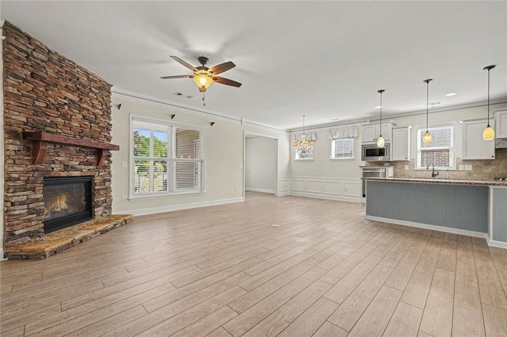 3 bedroom, 2 bathroom, 2,049 sq ft single family residence for sale at 2965 Thistle Trail, Suwanee, GA 30024 — photo 2
