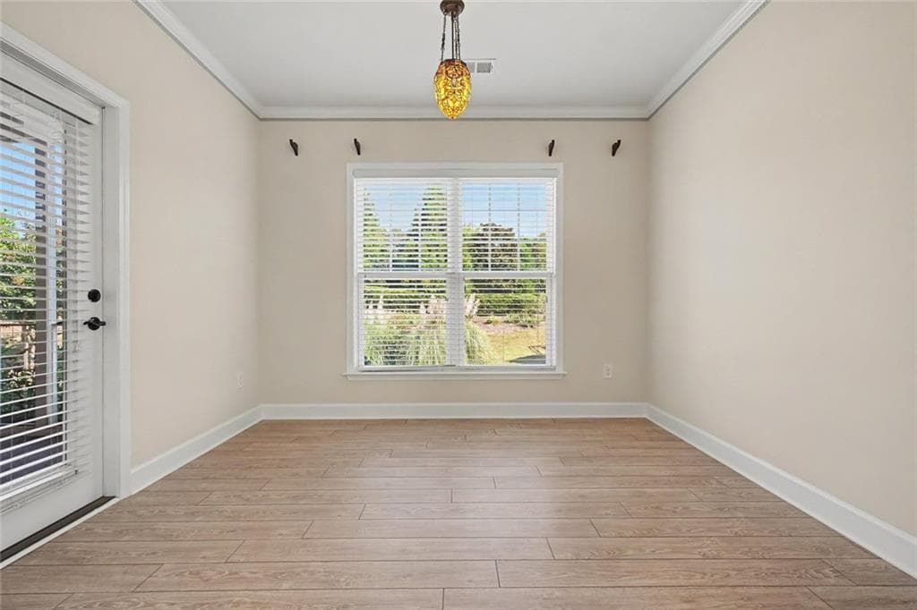3 bedroom, 2 bathroom, 2,049 sq ft single family residence for sale at 2965 Thistle Trail, Suwanee, GA 30024 — photo 8