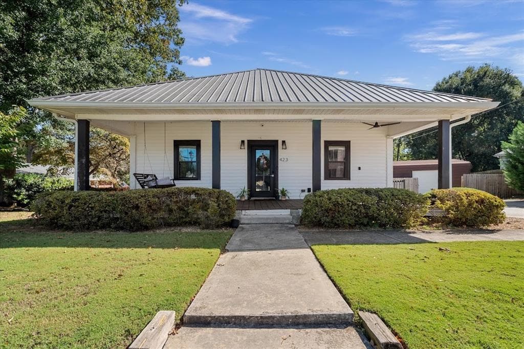 3 bedroom, 2 bathroom, 1,684 sq ft single family residence for sale at 423 N White Street, Carrollton, GA 30117