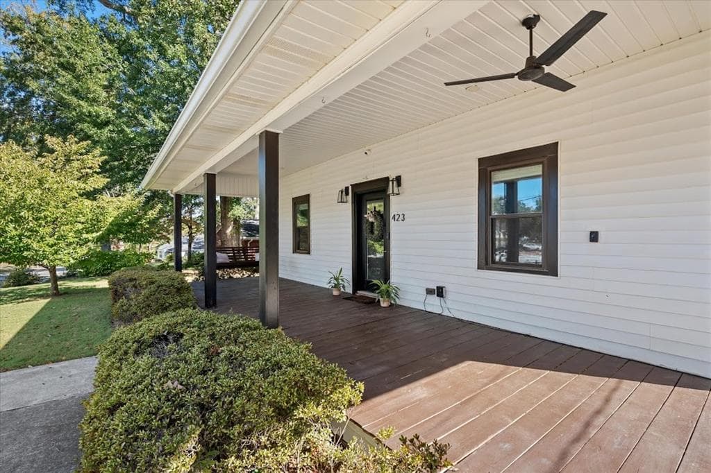 3 bedroom, 2 bathroom, 1,684 sq ft single family residence for sale at 423 N White Street, Carrollton, GA 30117 — photo 5