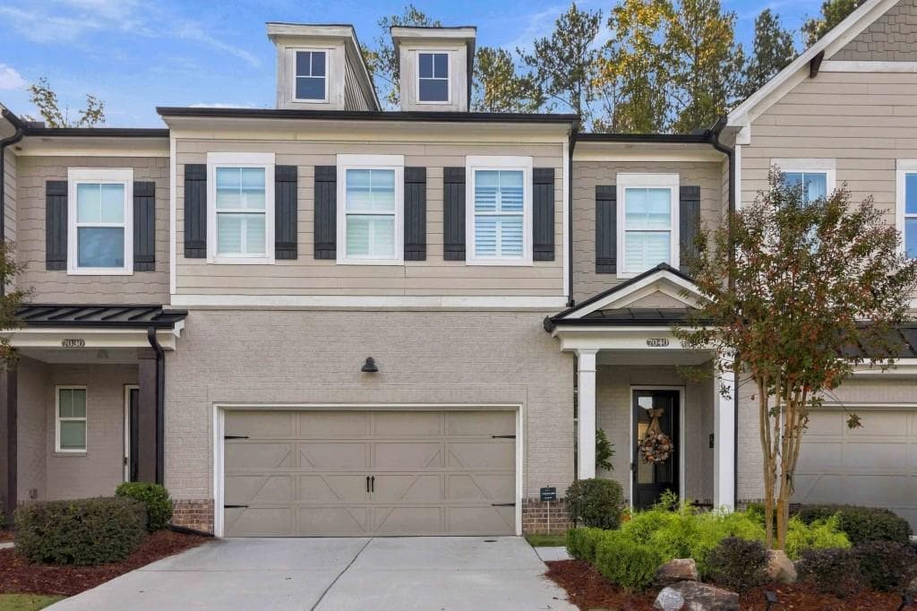 3 bedroom, 3 bathroom, 2,700 sq ft townhouse for sale at 7040 River Rapids Drive, Roswell, GA 30076 — photo 1 of 64