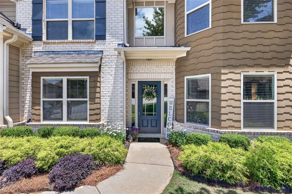 5 bedroom, 3 bathroom, 3,360 sq ft single family residence under contract at 5912 Park Bay Court, Flowery Branch, GA 30542 — photo 4
