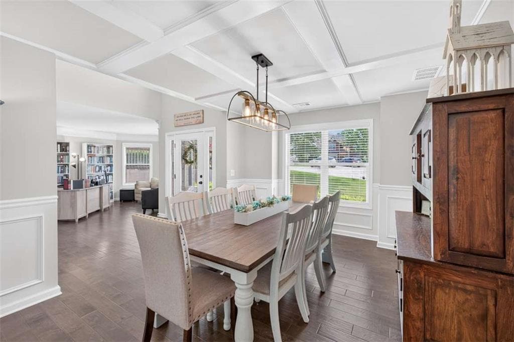 5 bedroom, 3 bathroom, 3,360 sq ft single family residence under contract at 5912 Park Bay Court, Flowery Branch, GA 30542 — photo 10
