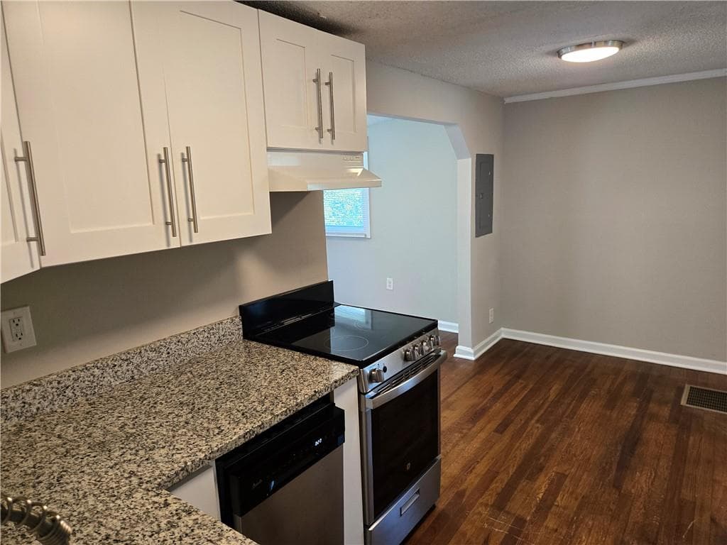2 bedroom, 1 bathroom single family residence for rent at 1160 Ewing Place B, Atlanta, GA 30310 for $1,295 a month — photo 4