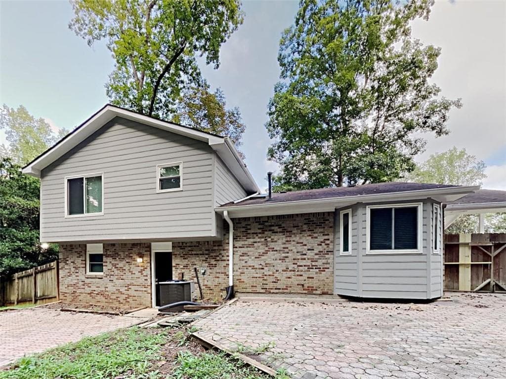 4 bedroom, 3 bathroom, 1,864 sq ft single family residence for sale at 322 Hardwood Lane, Lawrenceville, GA 30044 — photo 2