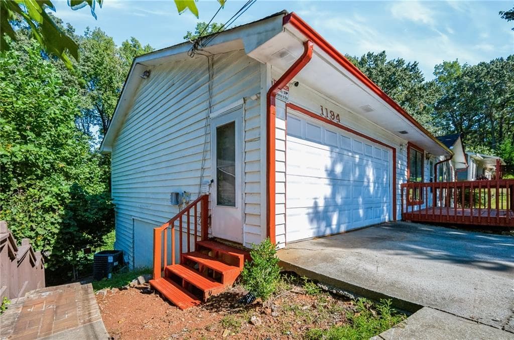 3 bedroom, 4 bathroom, 2,549 sq ft single family residence for sale at 1194 Indian Way, Lilburn, GA 30047 — photo 5