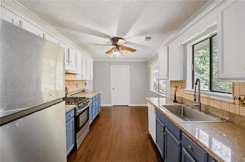 3 bedroom, 4 bathroom, 2,549 sq ft single family residence for sale at 1194 Indian Way, Lilburn, GA 30047 — photo 10