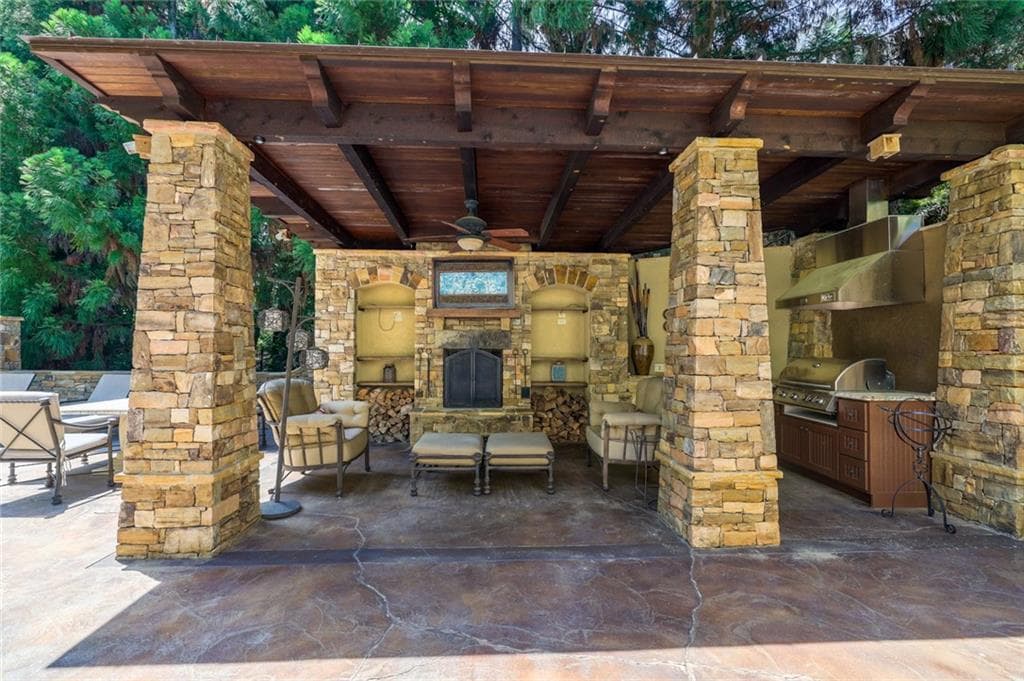 5 bedroom, 7 bathroom, 4,731 sq ft single family residence for sale at 710 Henley Fields Circle, Johns Creek, GA 30097 — photo 4