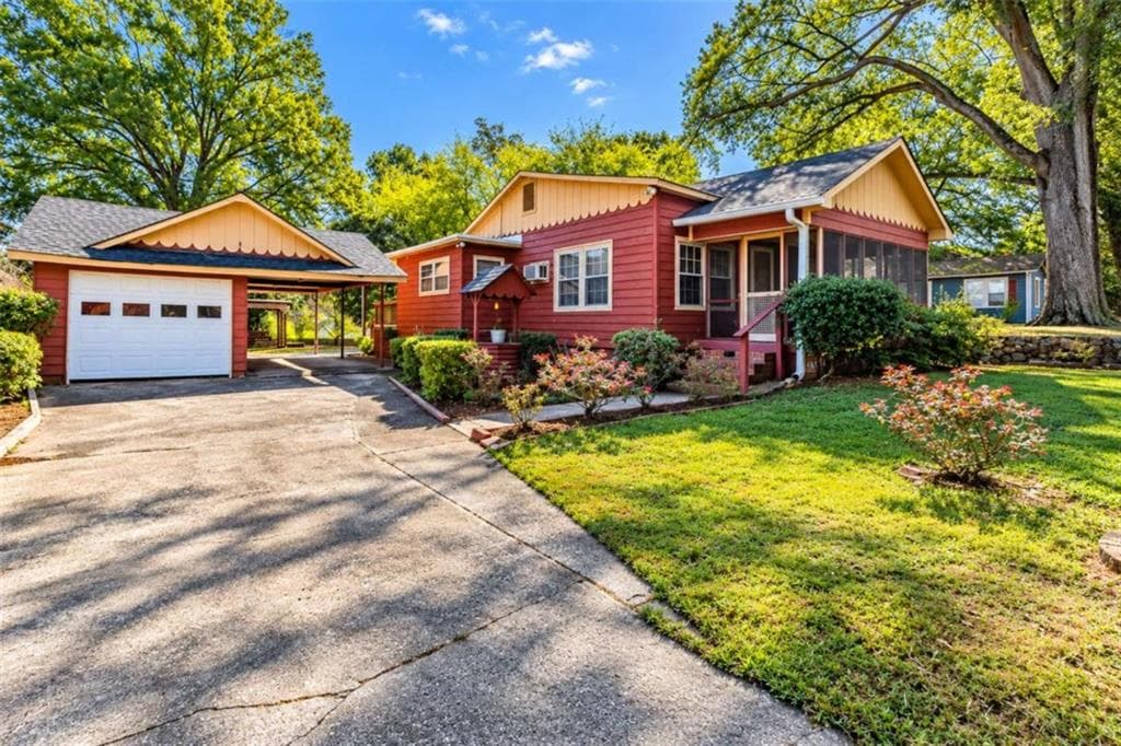 3 bedroom, 1 bathroom, 1,211 sq ft single family residence for sale at 421 Cedar Avenue, Rome, GA 30161 — photo 2