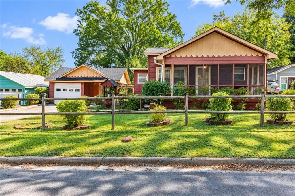 3 bedroom, 1 bathroom, 1,211 sq ft single family residence for sale at 421 Cedar Avenue, Rome, GA 30161 — photo 3
