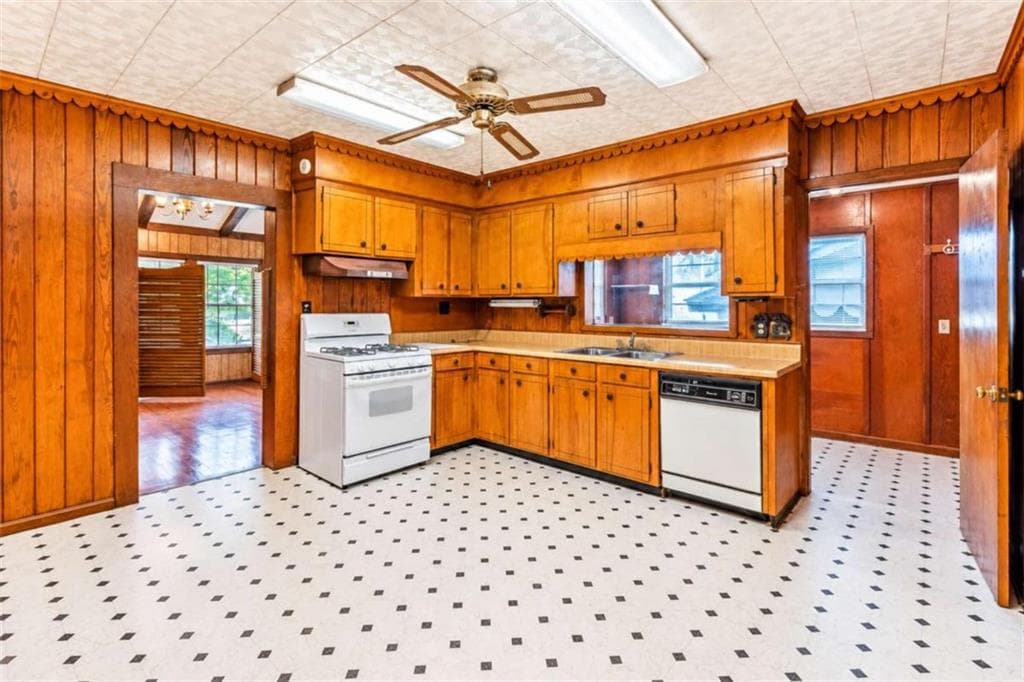 3 bedroom, 1 bathroom, 1,211 sq ft single family residence for sale at 421 Cedar Avenue, Rome, GA 30161 — photo 6